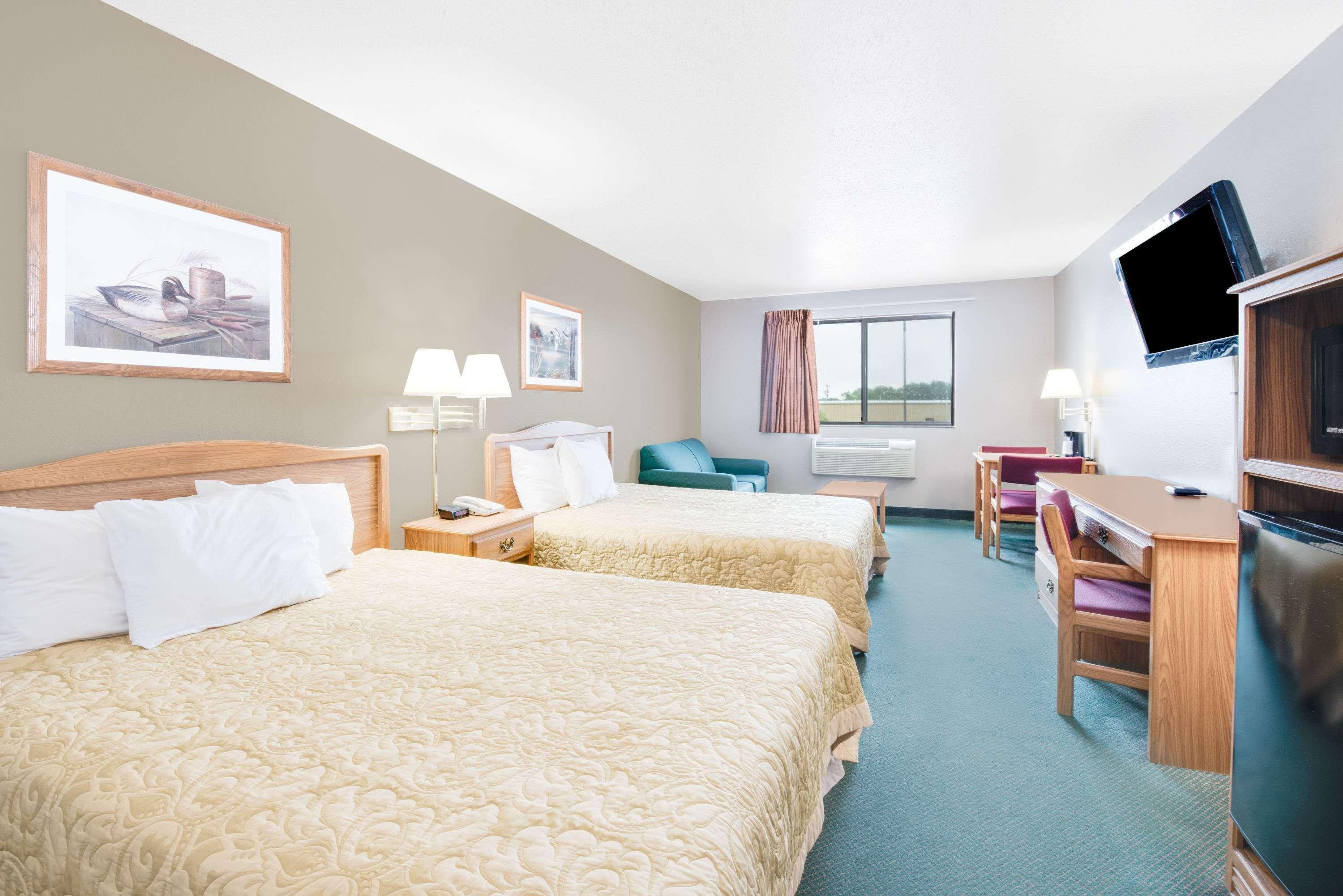 Super 8 By Wyndham Sisseton Motel Exterior photo