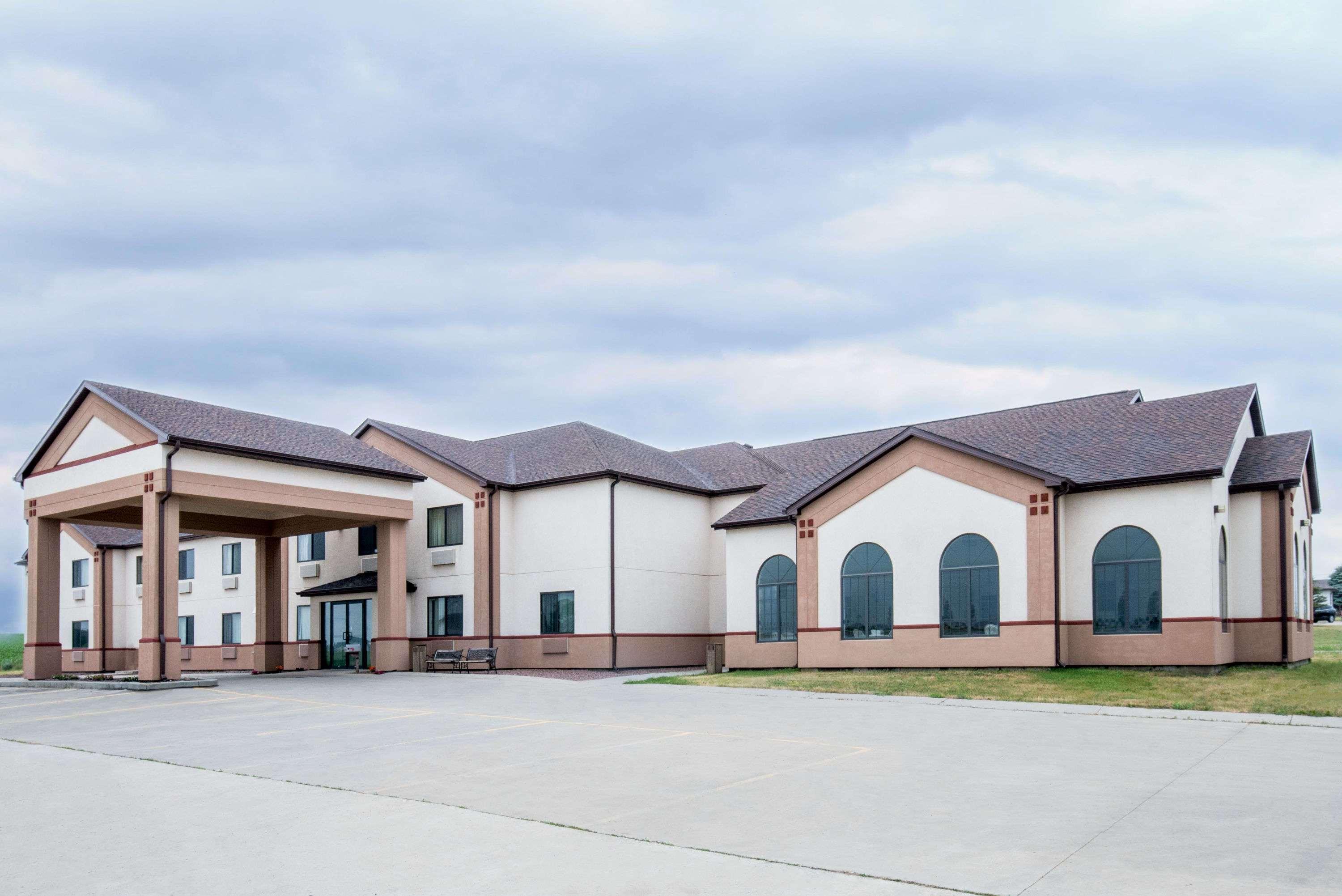 Super 8 By Wyndham Sisseton Motel Exterior photo