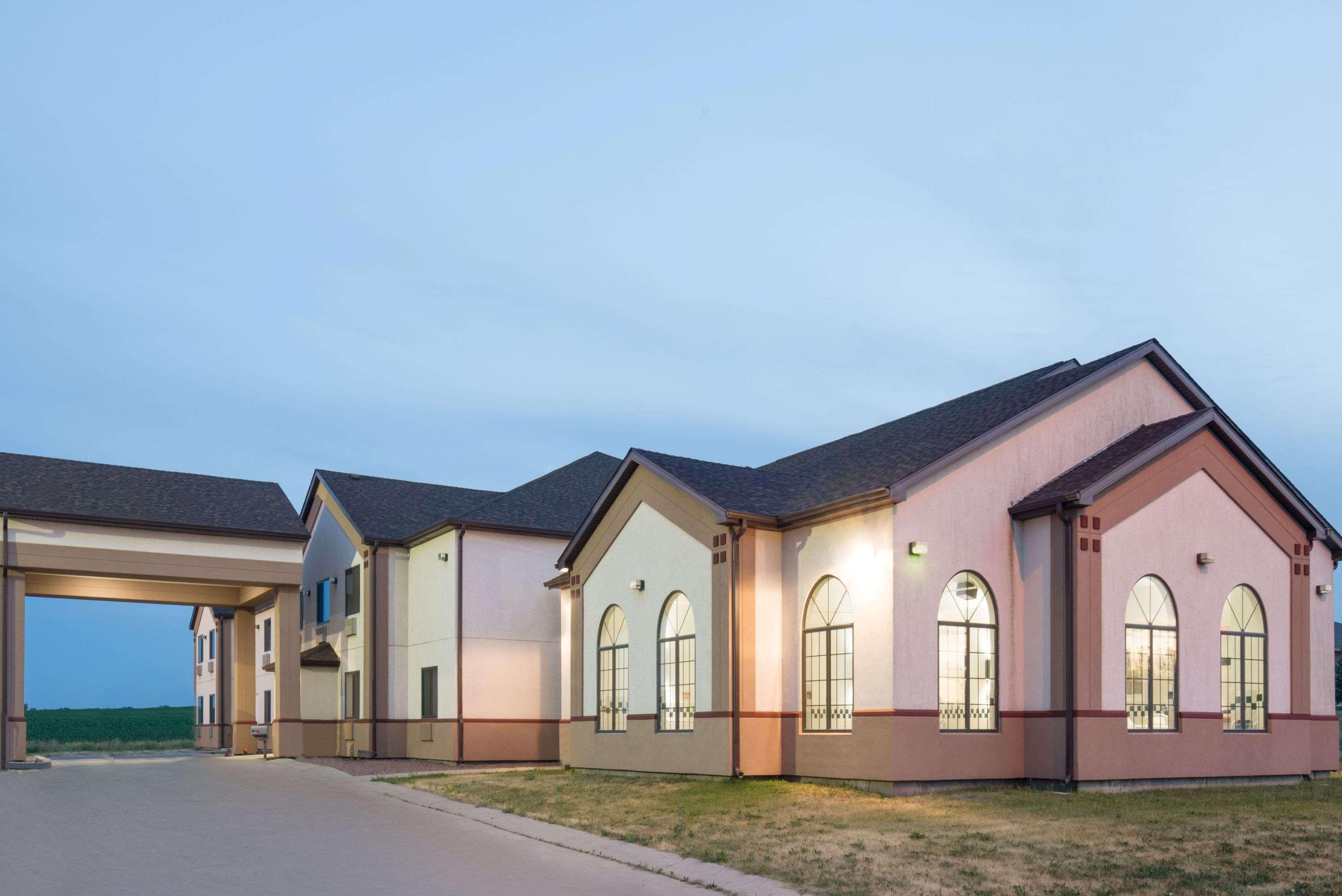 Super 8 By Wyndham Sisseton Motel Exterior photo