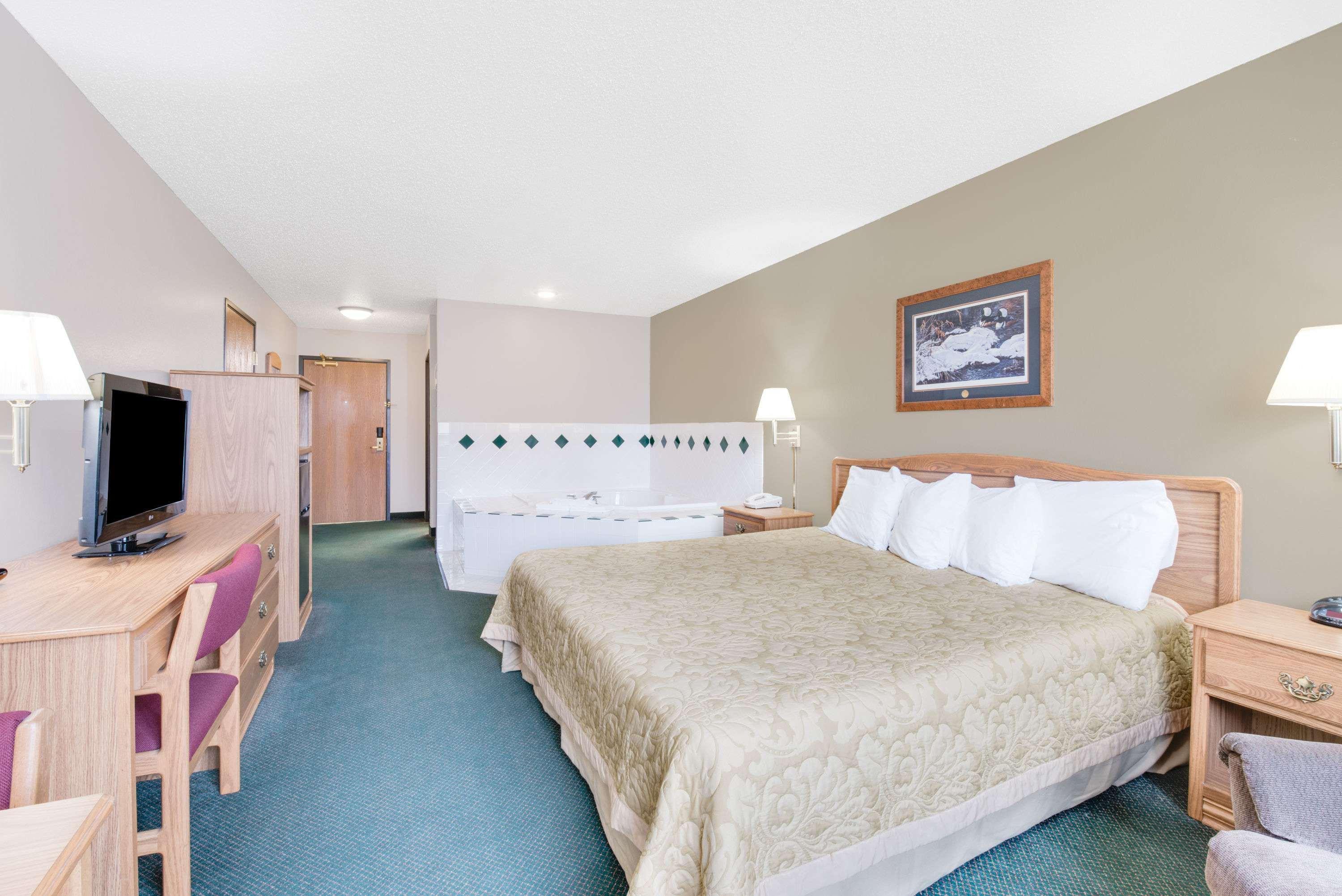 Super 8 By Wyndham Sisseton Motel Exterior photo